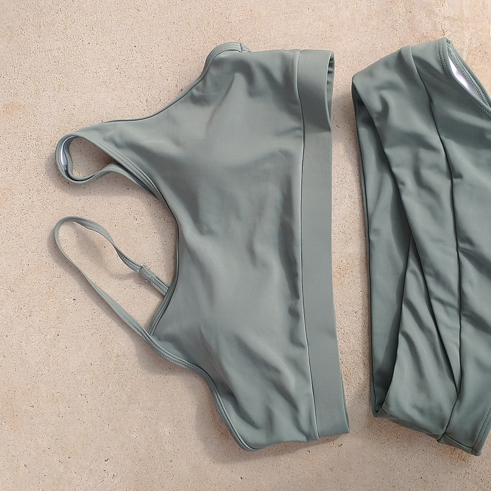 Two piece bikini - Picture 2 of 3